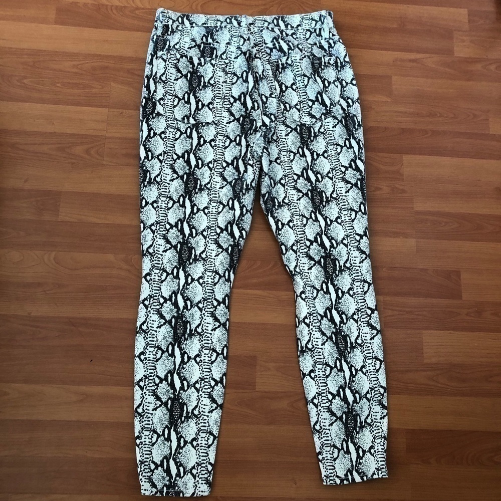 Frame All High Rise Cigarette Python Print Jeans - Picture 15 of 16